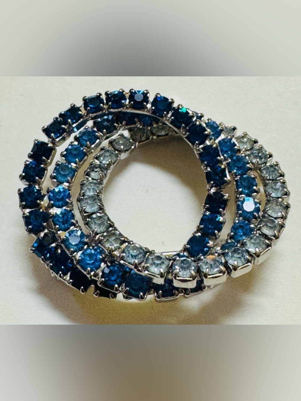 Blue Rhinestone circle brooch - Tri- Colored - Picture 3 of 7